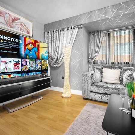 Luxury 1 Bed Flat With Parking 11K - Top Rated - Netflix - Wifi - 70 Inch Smart Tv - Birmingham City Centre - Tv In Bedroom - Top Rated المظهر الخارجي الصورة