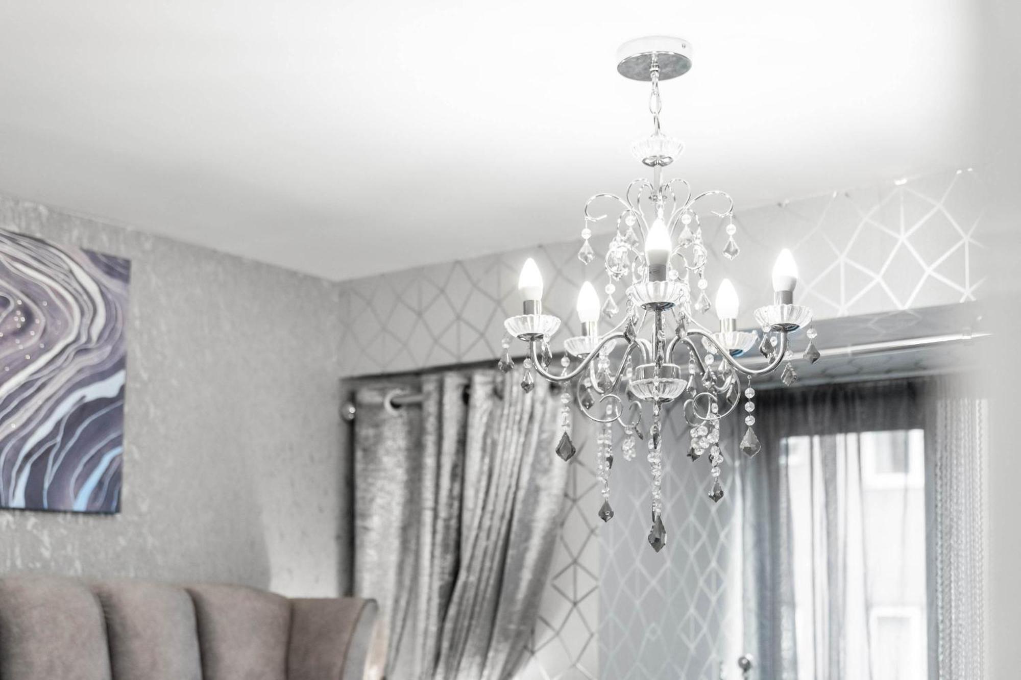 Luxury 1 Bed Flat With Parking 11K - Top Rated - Netflix - Wifi - 70 Inch Smart Tv - Birmingham City Centre - Tv In Bedroom - Top Rated المظهر الخارجي الصورة