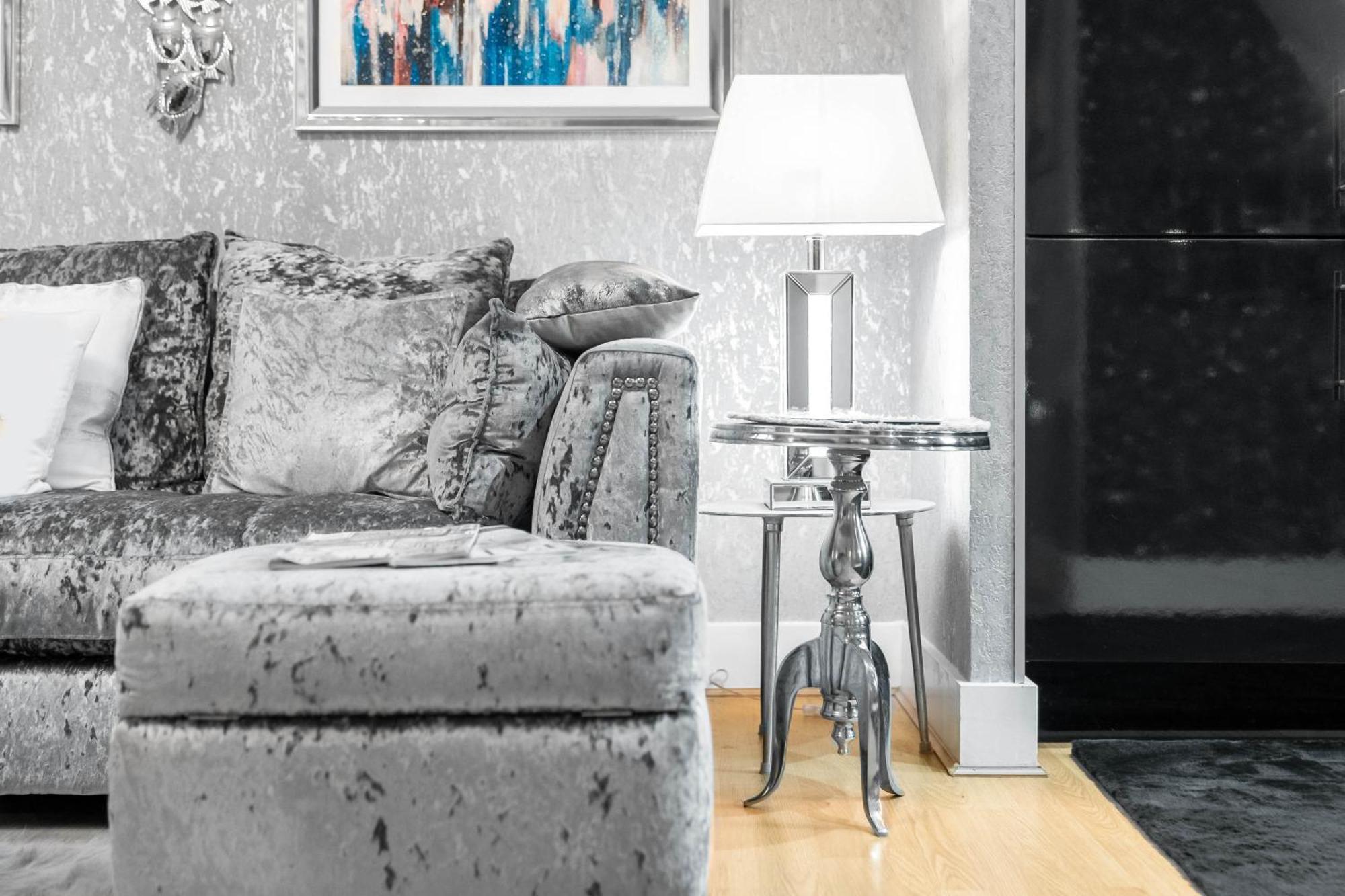 Luxury 1 Bed Flat With Parking 11K - Top Rated - Netflix - Wifi - 70 Inch Smart Tv - Birmingham City Centre - Tv In Bedroom - Top Rated المظهر الخارجي الصورة